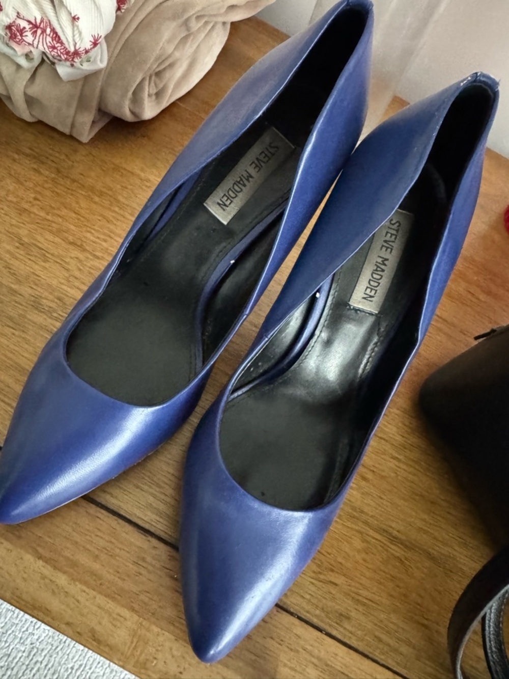 Steve Madden Navy Pointed-Toe Leather Pumps